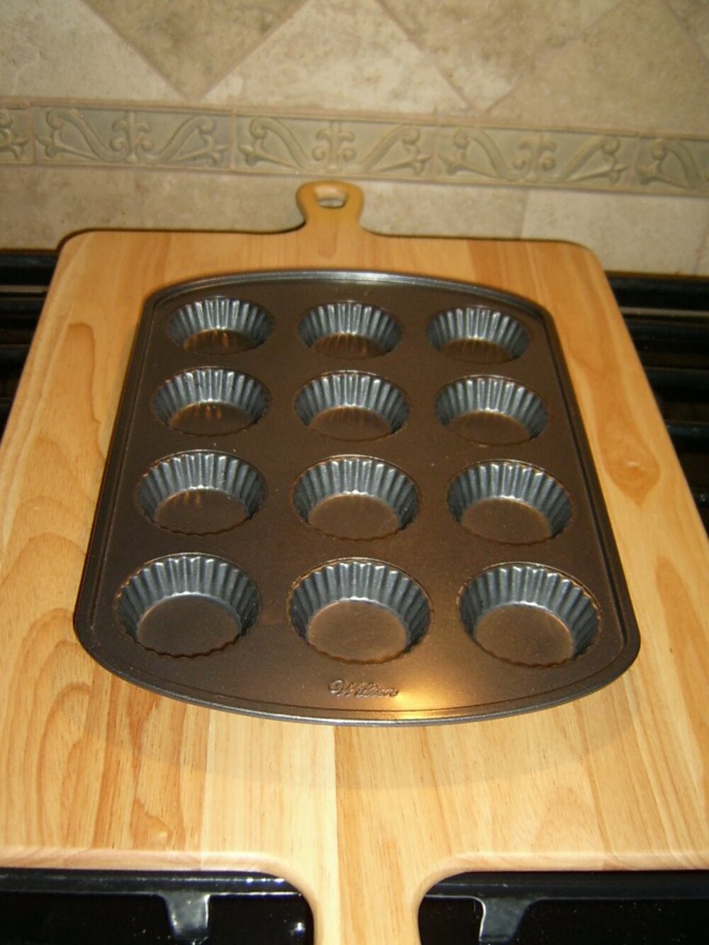 Wilton Mini Muffin/Quiche/Tart Pan Makes 12 Mini Tarts Treat Baking Pan